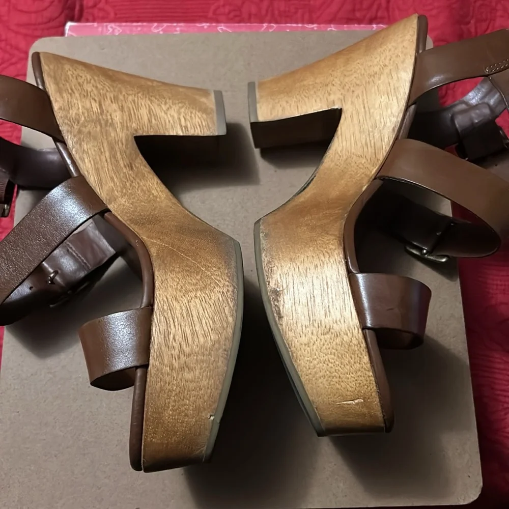 Wood brown platforms